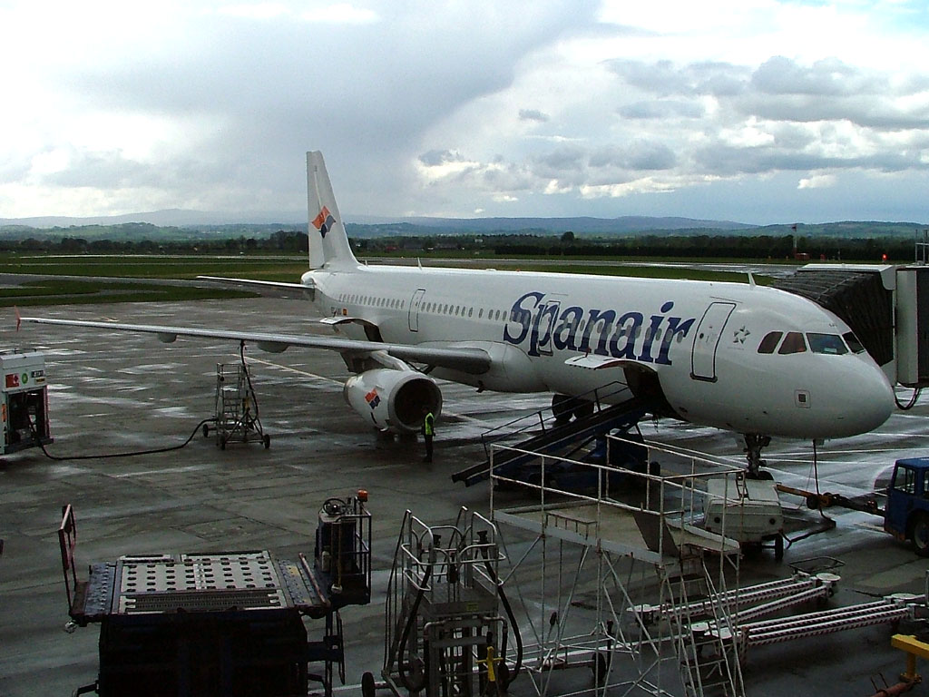 Spanair Airbus 321-231 - EC-IJU @ GLA (6 May 2004)