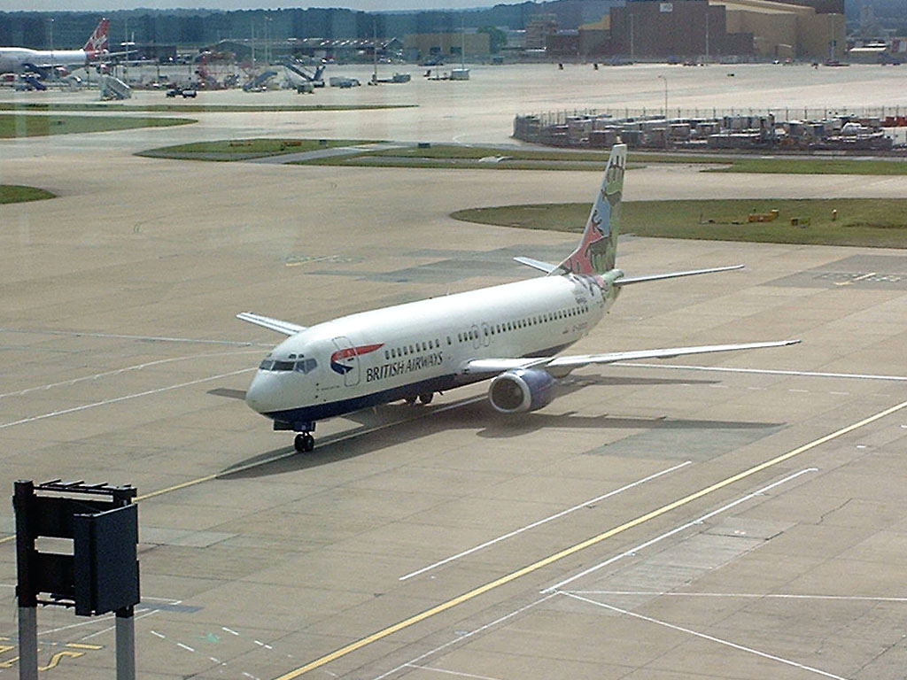 British Airways Boeing 737-436 - G-DOCD @ LGW (31 July 2003)