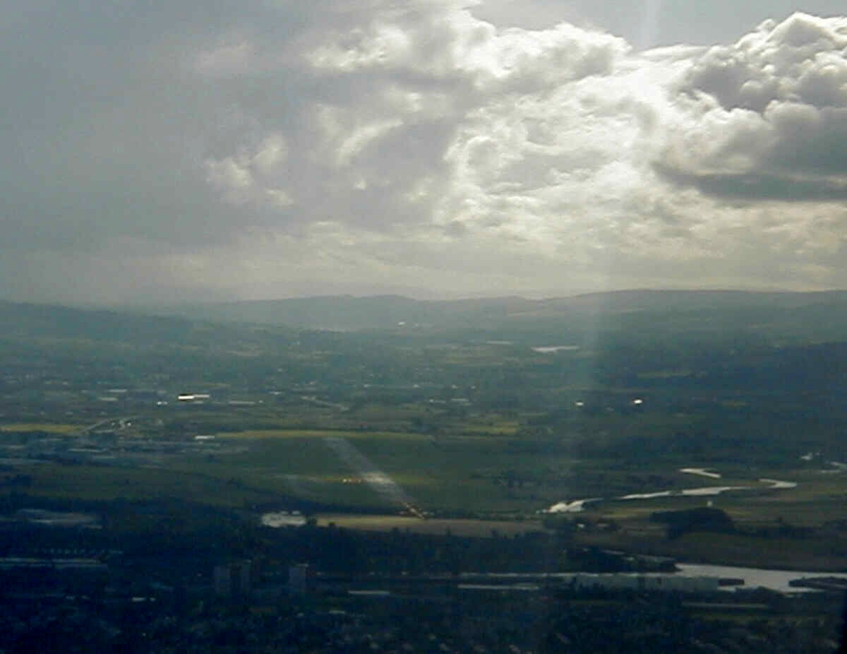 Approach shot of GLA (16 August 2001)