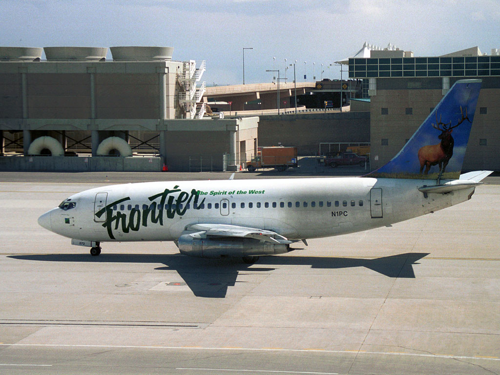 N1PC Frontier Airlines Boeing 737-2P6(A) @ DEN (2 May 2002)