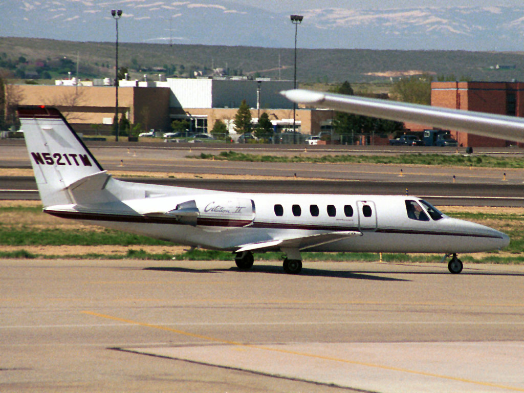 2 May 2002 (1014) N521TM Idaho Power Company Cessna-Citation Series II 550 taxiing in from Runway 10L @ BOI
