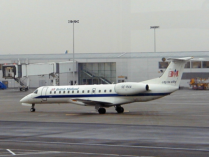 British Midland ERJ135ER - SE-RAA @ GLA (28 March 2001)